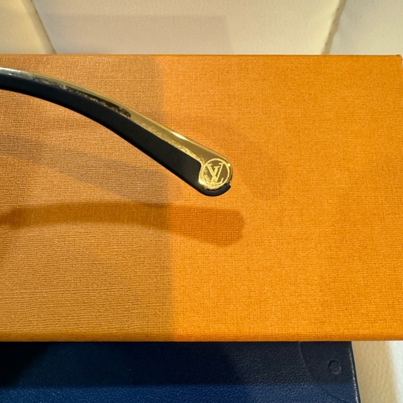 Louis Vuitton Silver tone/Metallic Mirrored Shield Sunglasses - Picture 5 of 9